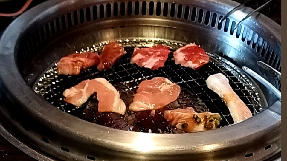 焼肉は豚肉のカリカリのとこが美味しいよね🐽