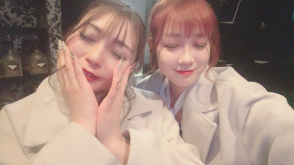 幸せそうな同系色のコートを着た2名✌🏻🩶