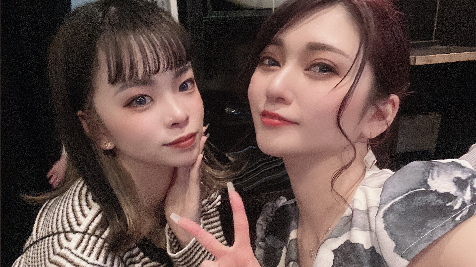 " ひとつ治ればひとつ不調👾腕に赤い斑点が。こんな時はいつもみきに聞く😂 "