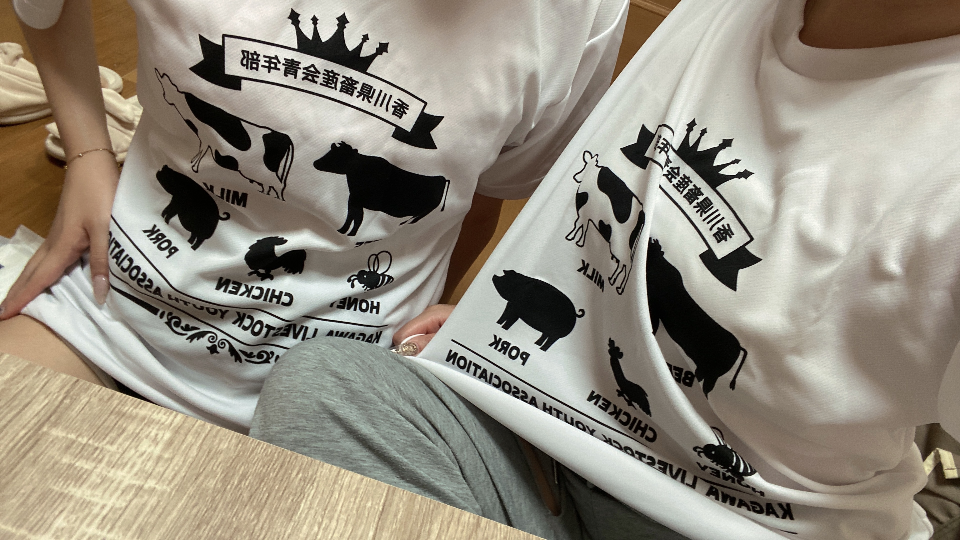 " 宅飲みはお揃いの👕で。お祭りにもお邪魔して秋🍁感じてきたヨヨヨ "