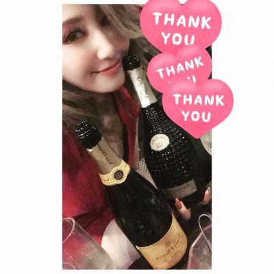 今日の一枚 嬉しい♪ #MORE  シャンパン